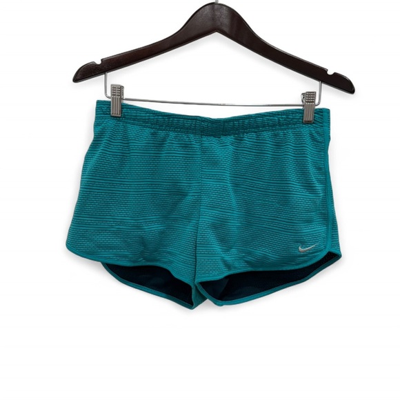 Nike Women's Dri-Fit Shorts Size Medium - Picture 2 of 3